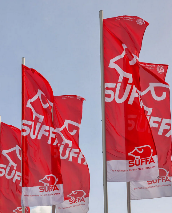 Fahnen mit dem Logo der SÜFFA-Messe